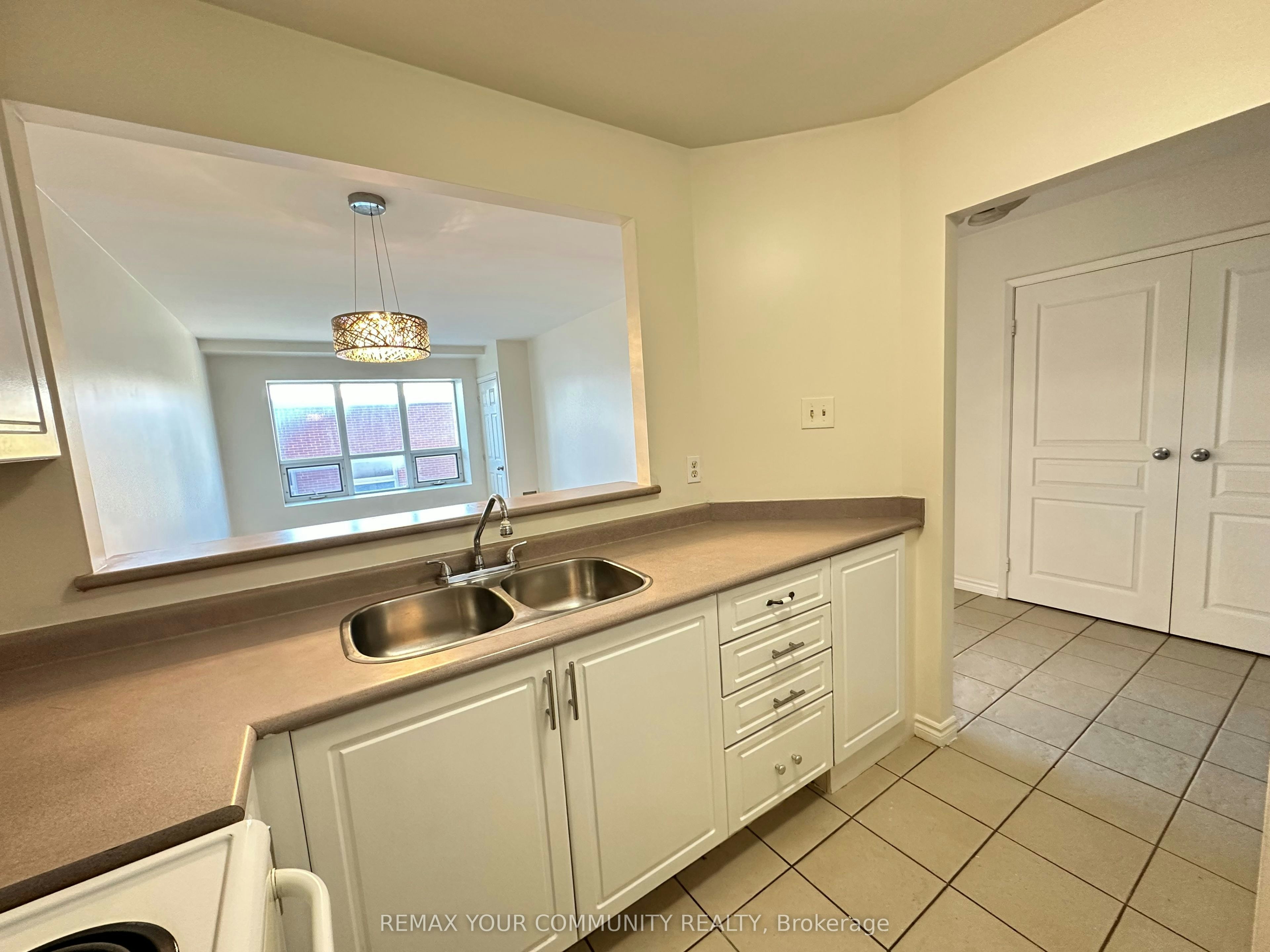 305-15207 Yonge Street, Aurora, ON, L4G 1L8 - 8