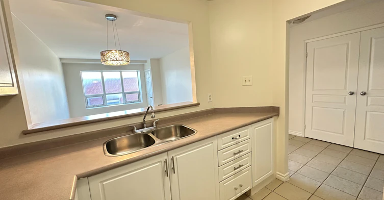 305-15207 Yonge Street, Aurora, ON, L4G 1L8 - 8