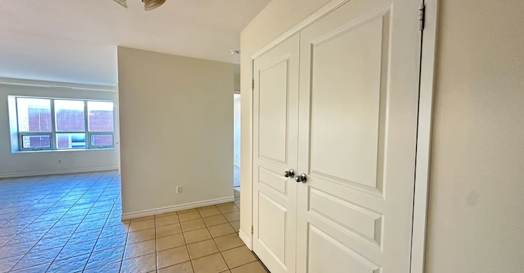 305-15207 Yonge Street, Aurora, ON, L4G 1L8 - 4
