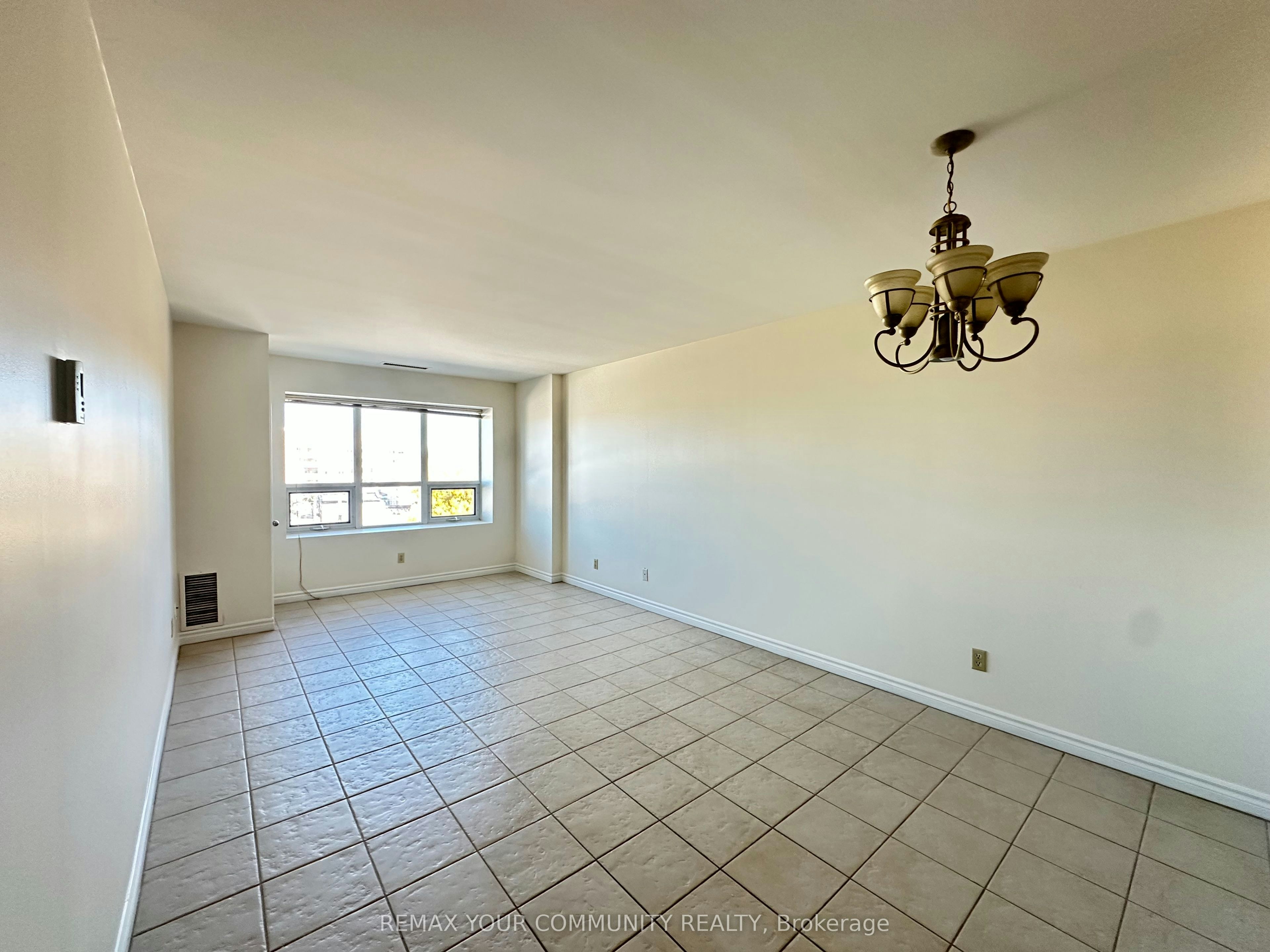 503-15207 Yonge Street, Aurora, ON, L4G 1L8 - 12