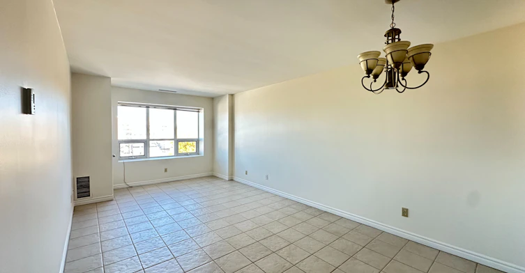 503-15207 Yonge Street, Aurora, ON, L4G 1L8 - 12
