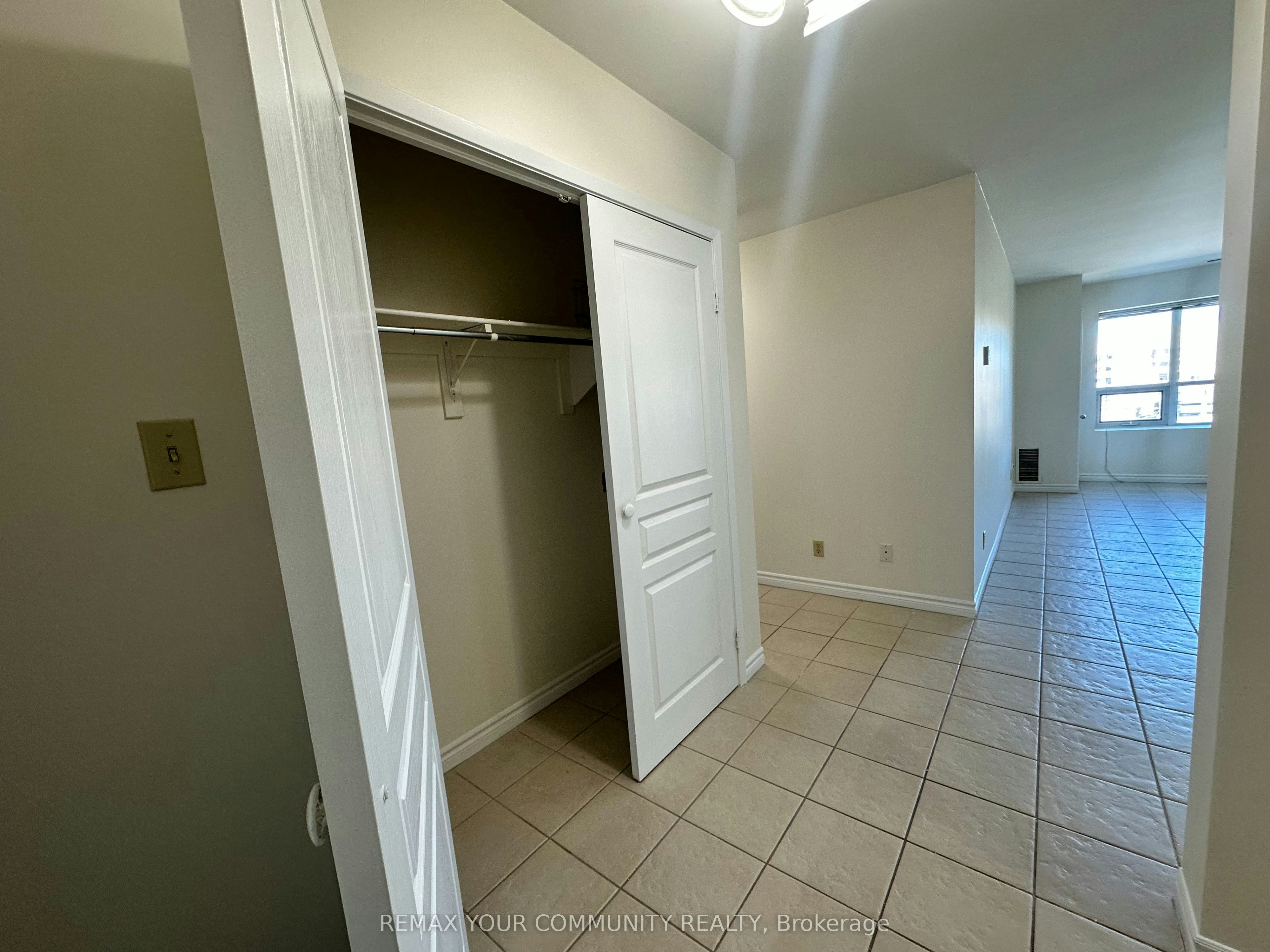 503-15207 Yonge Street, Aurora, ON, L4G 1L8 - 4