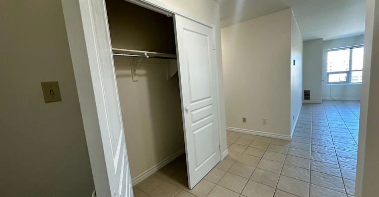 503-15207 Yonge Street, Aurora, ON, L4G 1L8 - 4