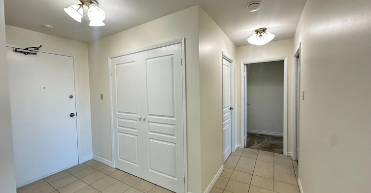 503-15207 Yonge Street, Aurora, ON, L4G 1L8 - 2