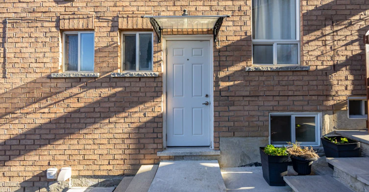Bsmt-60 Mynden Way, Newmarket, ON, L3X 3A8 - 3
