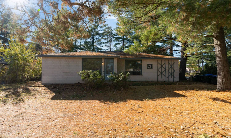 24 Lee Avenue