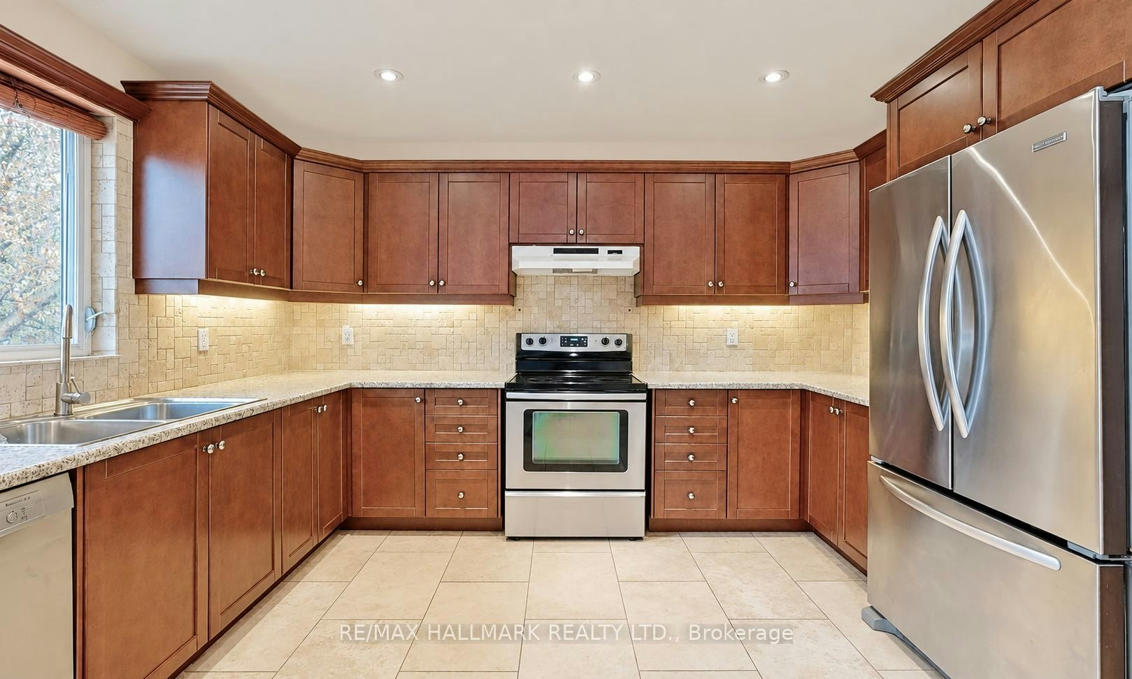 28 Lake Avenue, Richmond Hill, ON, L4E 3G3