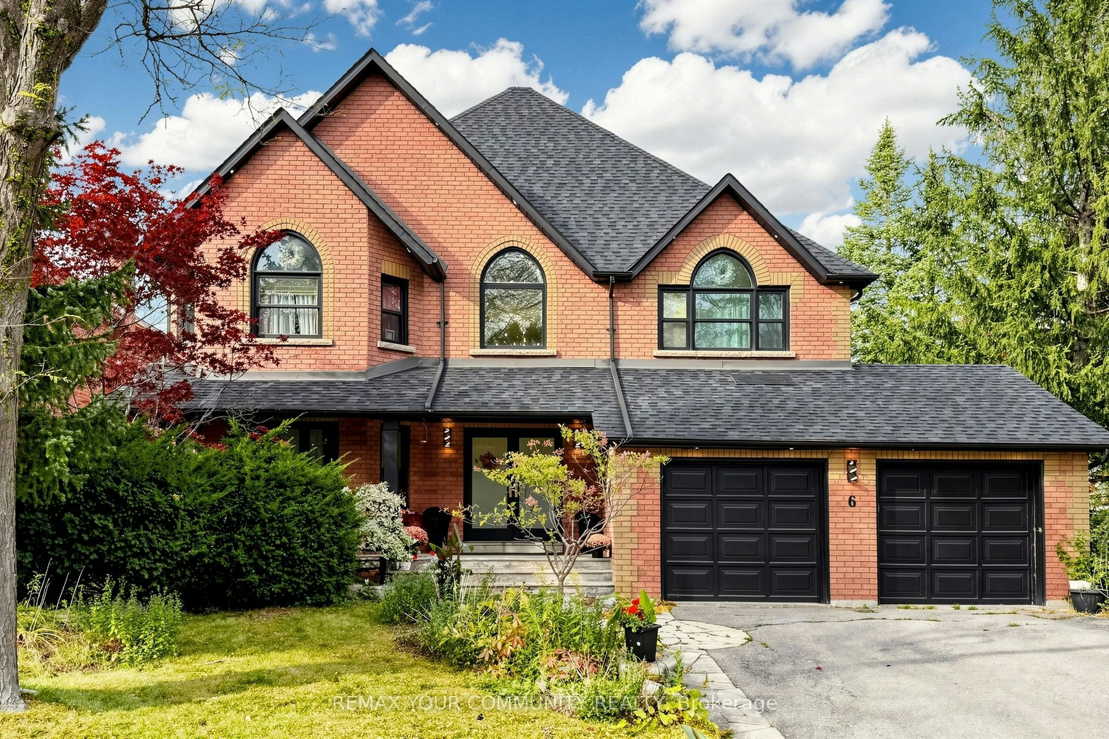 6 Bombay Court, Richmond Hill, ON, L4E 3L4