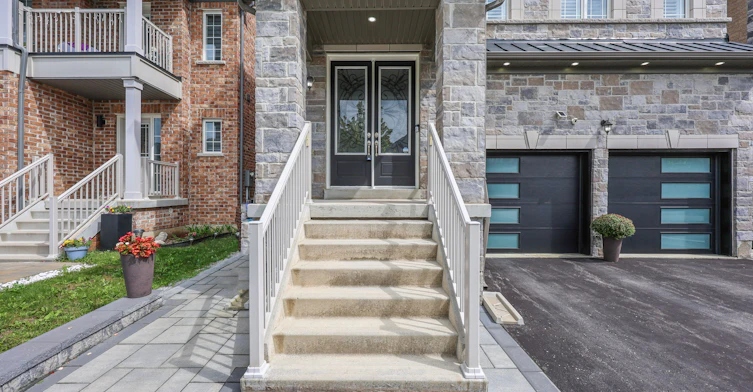 35 Tyndall Drive, Bradford West Gwillimbury, ON, L3Z 4G6 - 2