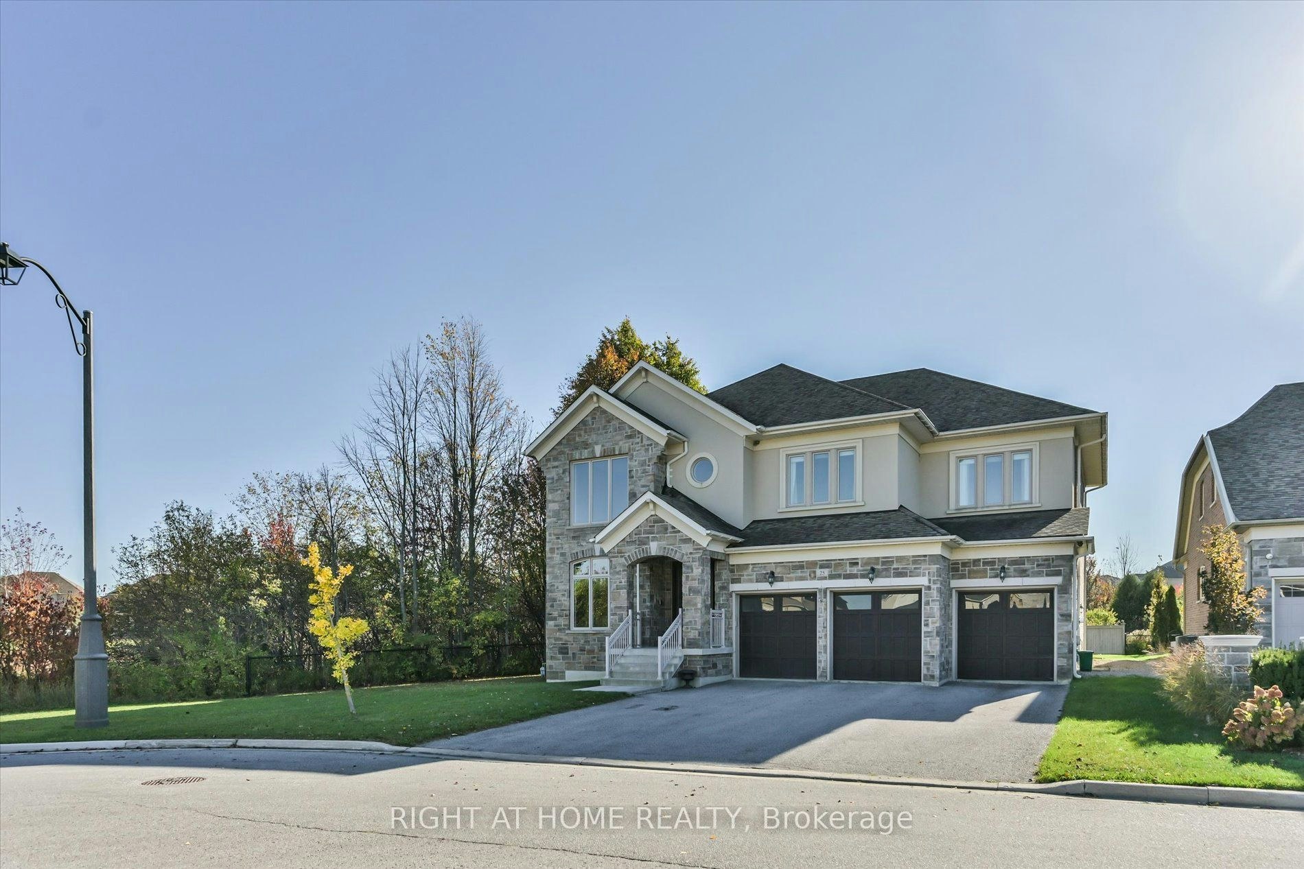 25 Wedgeport Court, King, ON, L0G 1N0