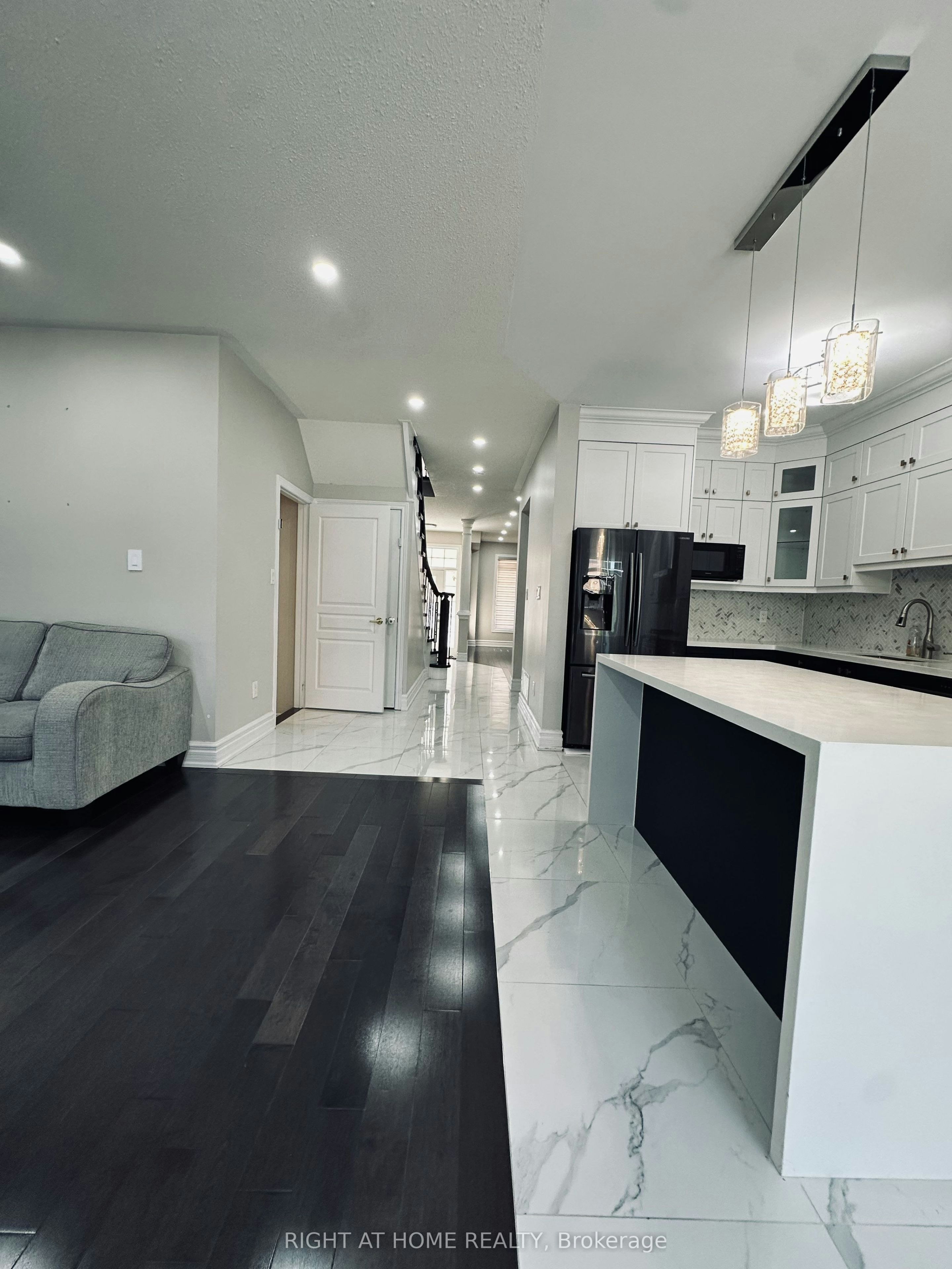 247 Rizal Avenue, Markham, ON, L6B 0M8 - 4