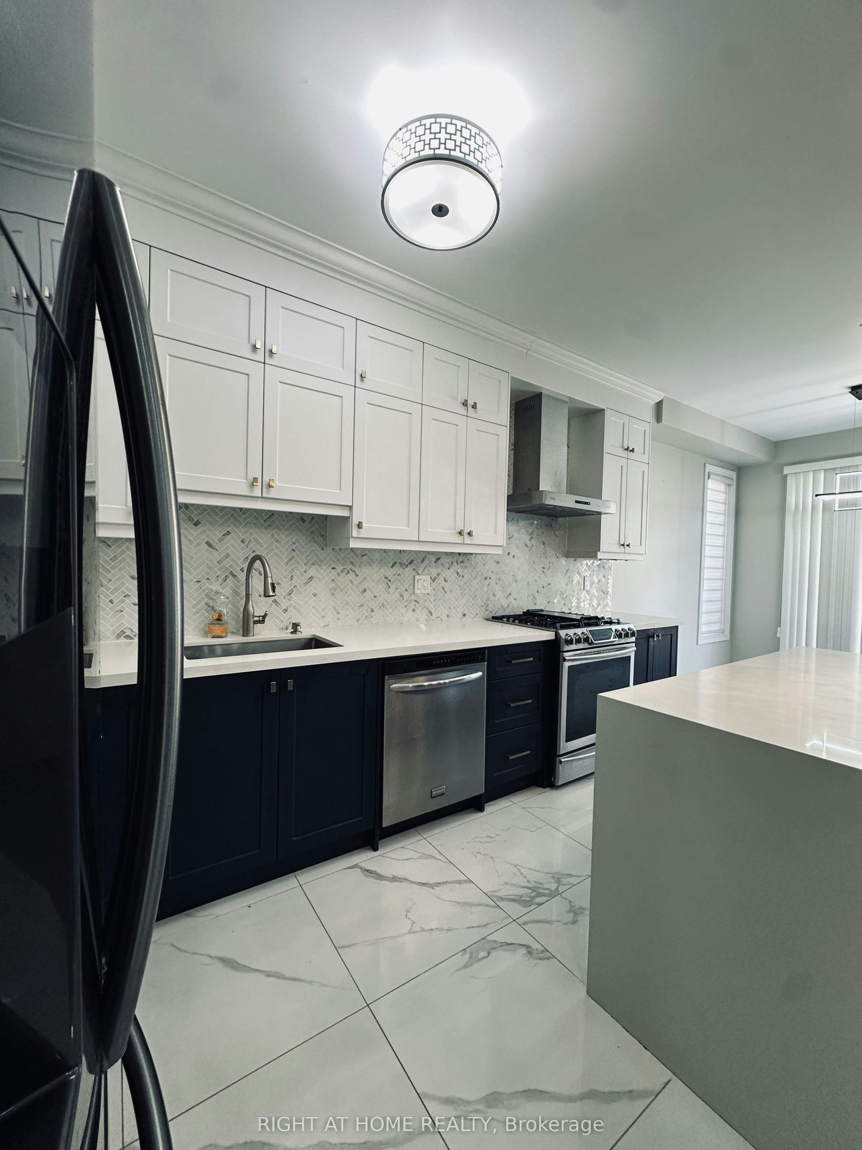 247 Rizal Avenue, Markham, ON, L6B 0M8 - 6