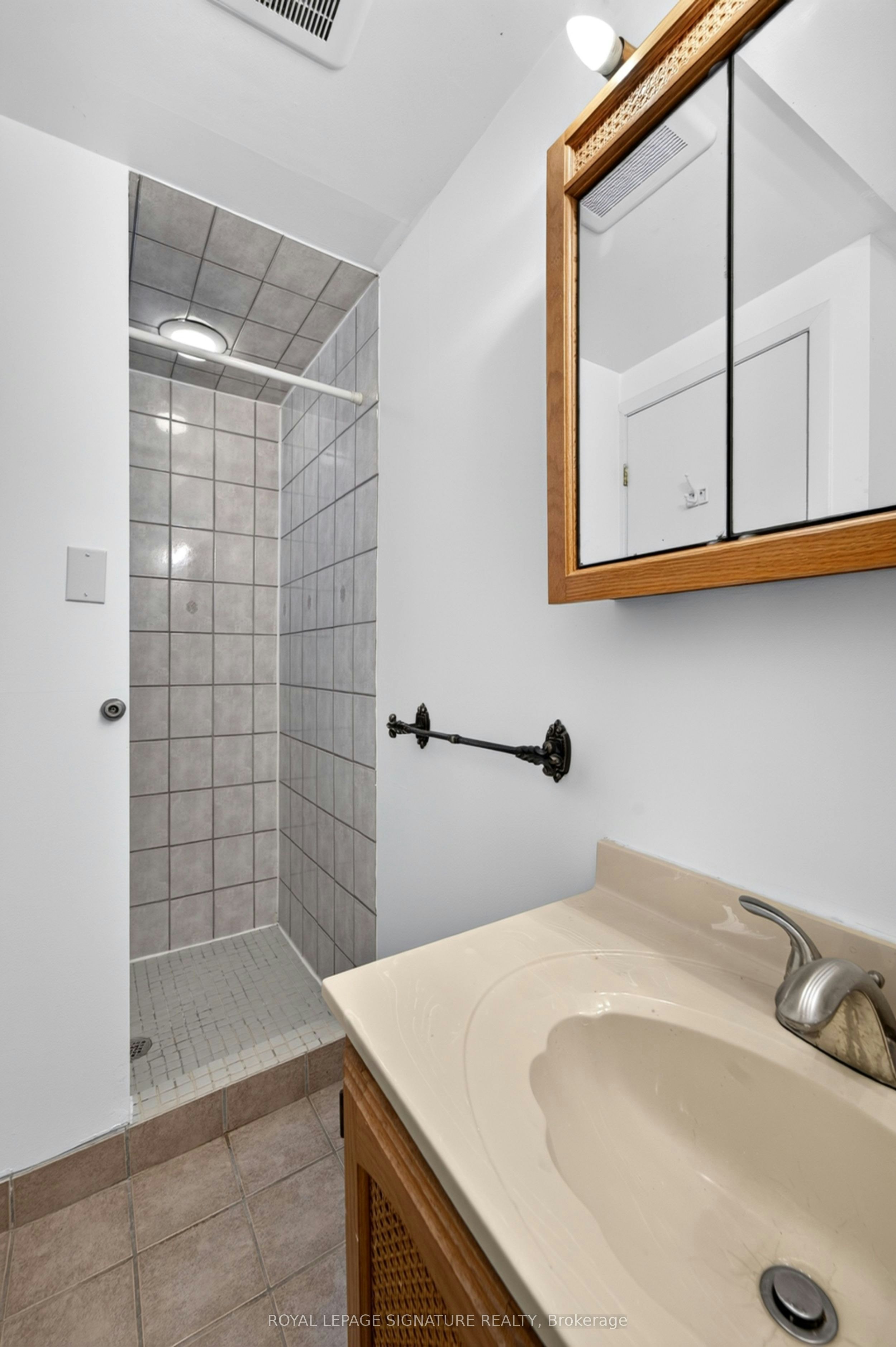 Lower-1 Banquo Road, Markham, ON, L3T 3G9 - 12
