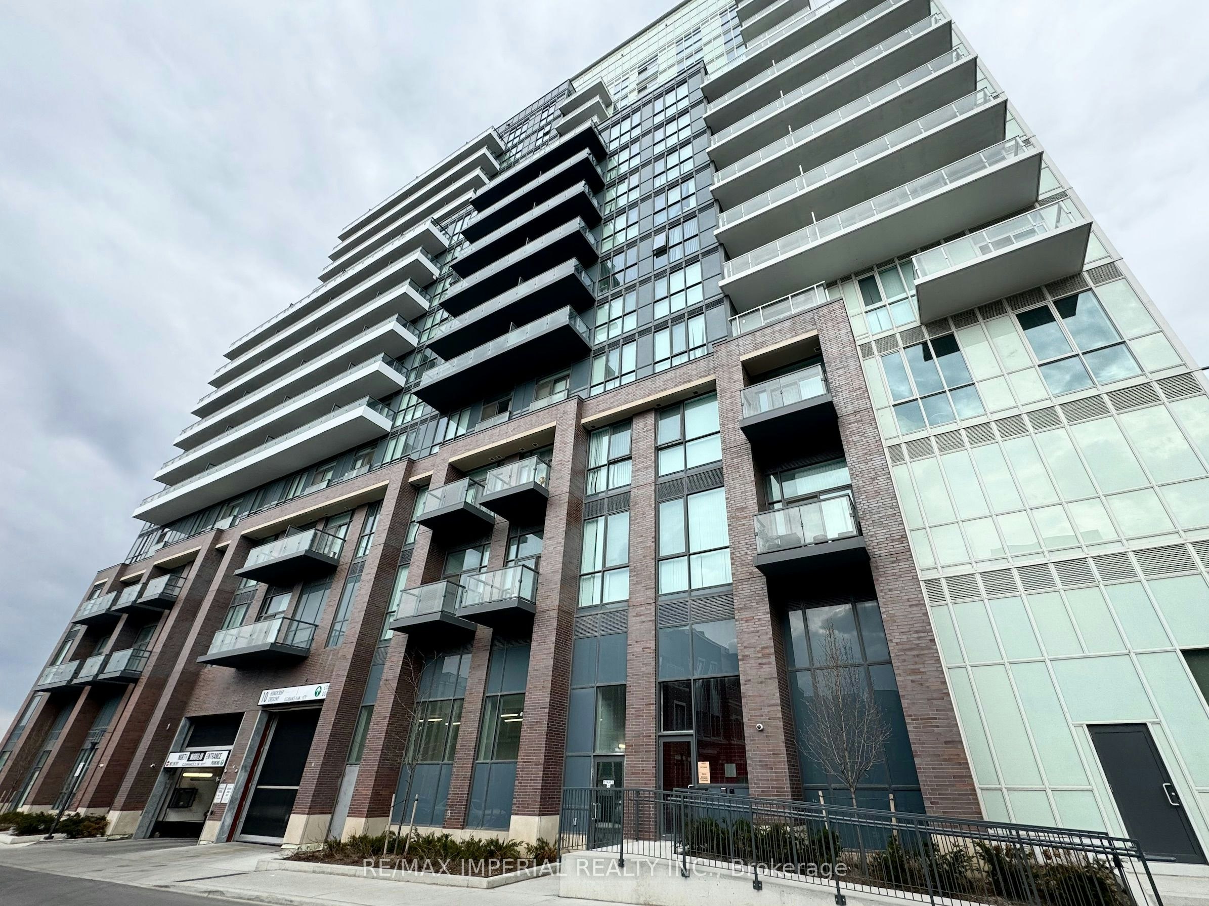1606-10 Honeycrisp Crescent, Vaughan, ON, L4K 0M7