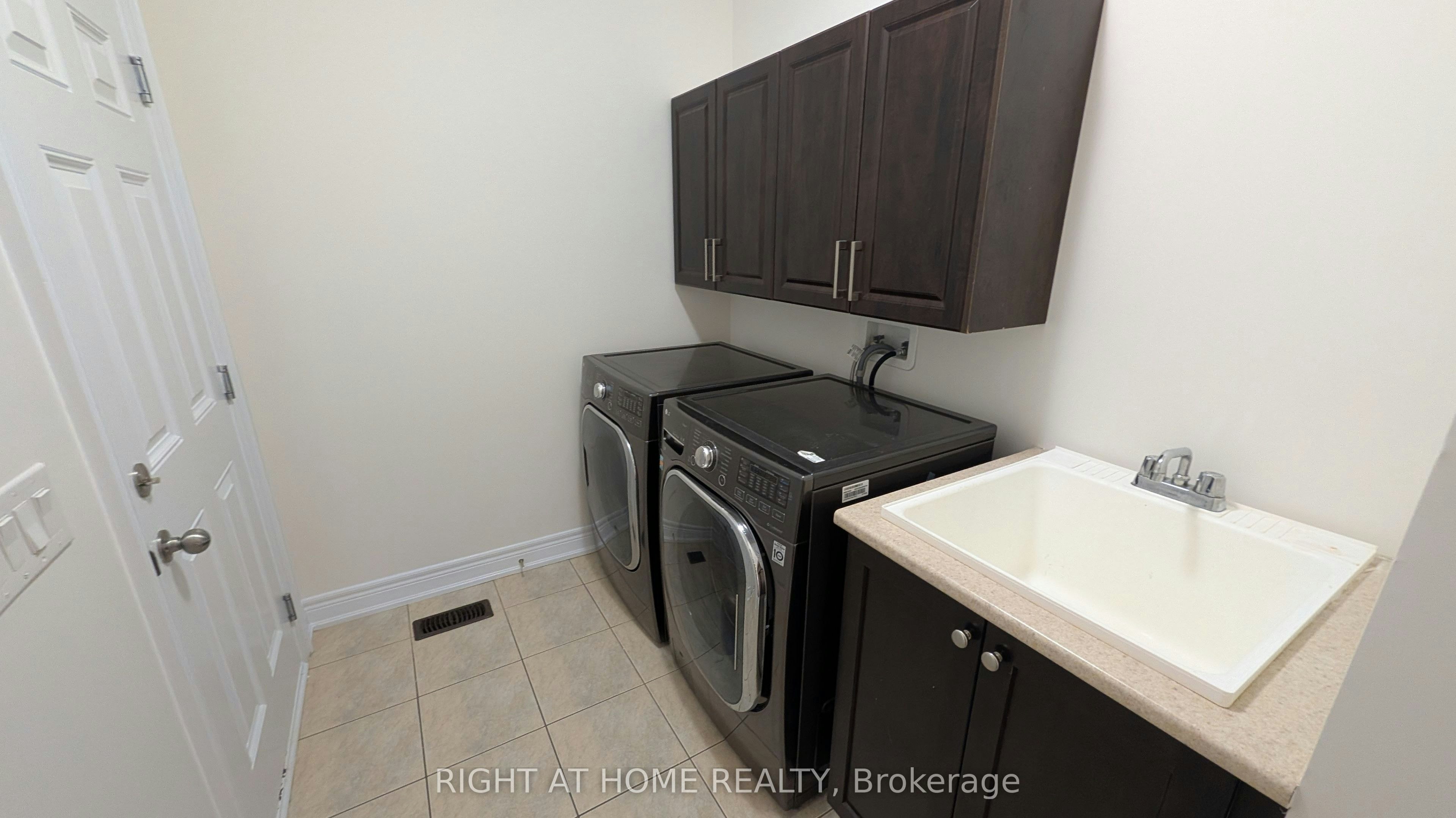 29 Mondial Crescent, East Gwillimbury, ON, L9N 0S1 - 12