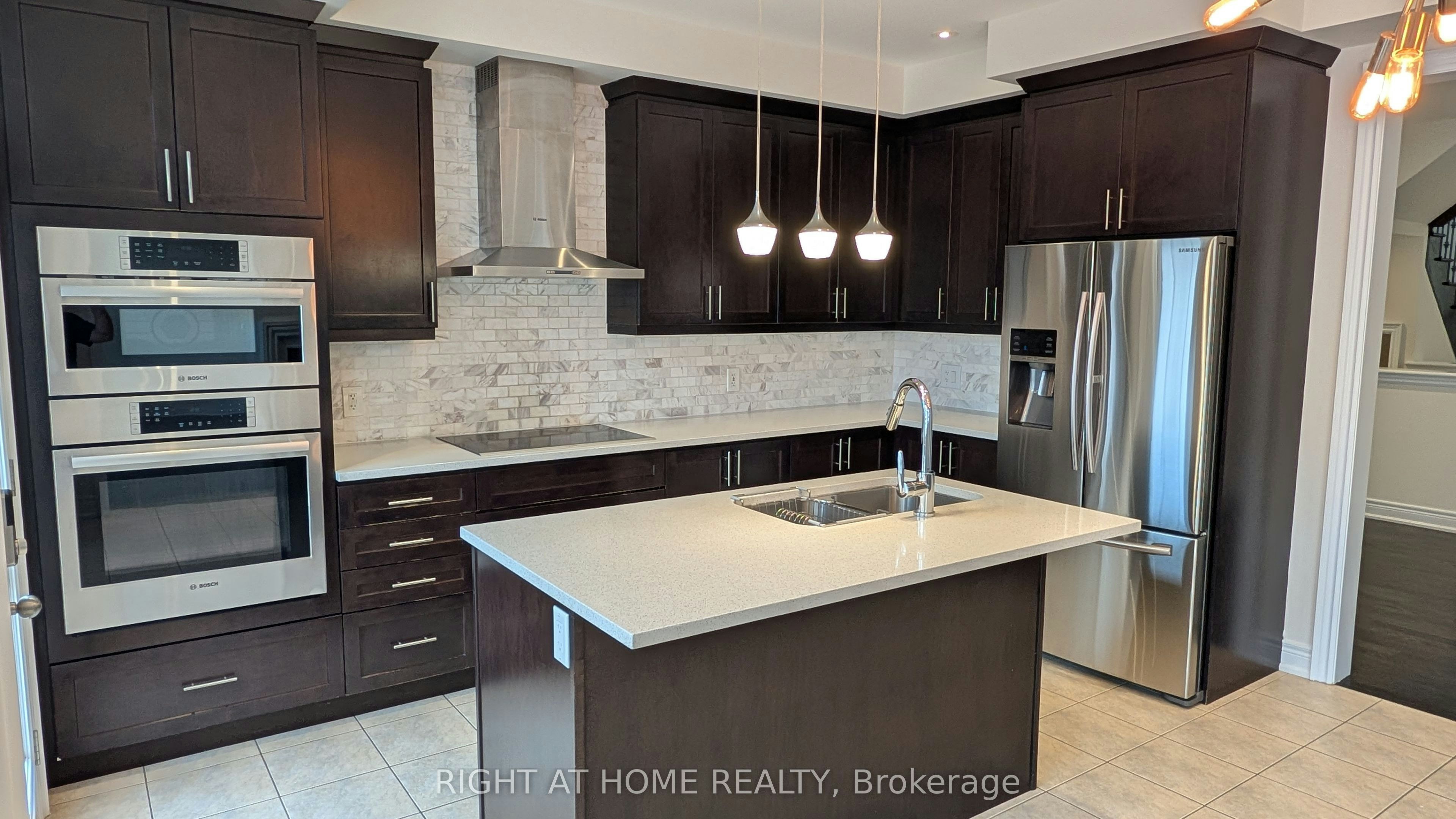 29 Mondial Crescent, East Gwillimbury, ON, L9N 0S1 - 3