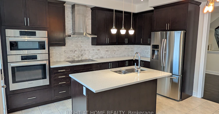 29 Mondial Crescent, East Gwillimbury, ON, L9N 0S1 - 3