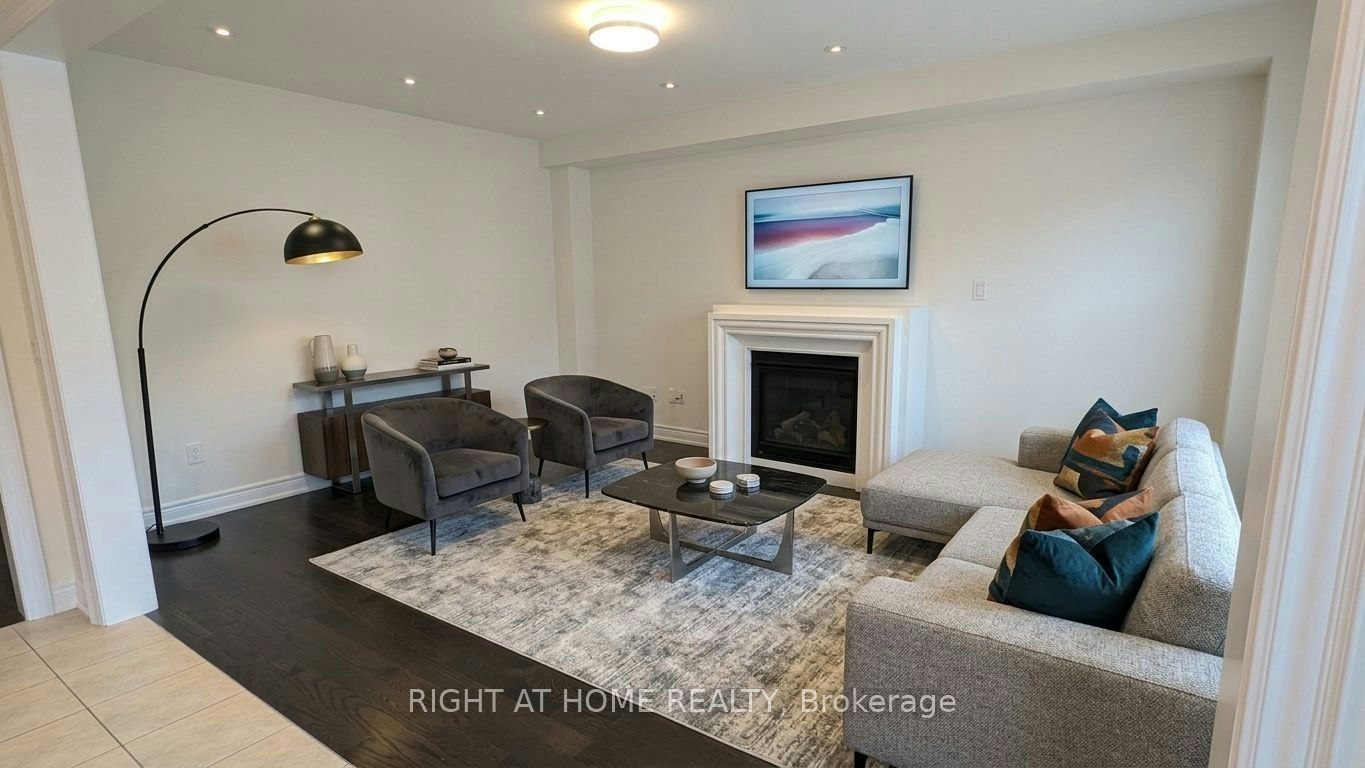 29 Mondial Crescent, East Gwillimbury, ON, L9N 0S1 - 2