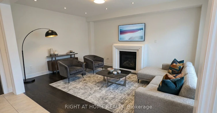 29 Mondial Crescent, East Gwillimbury, ON, L9N 0S1 - 2