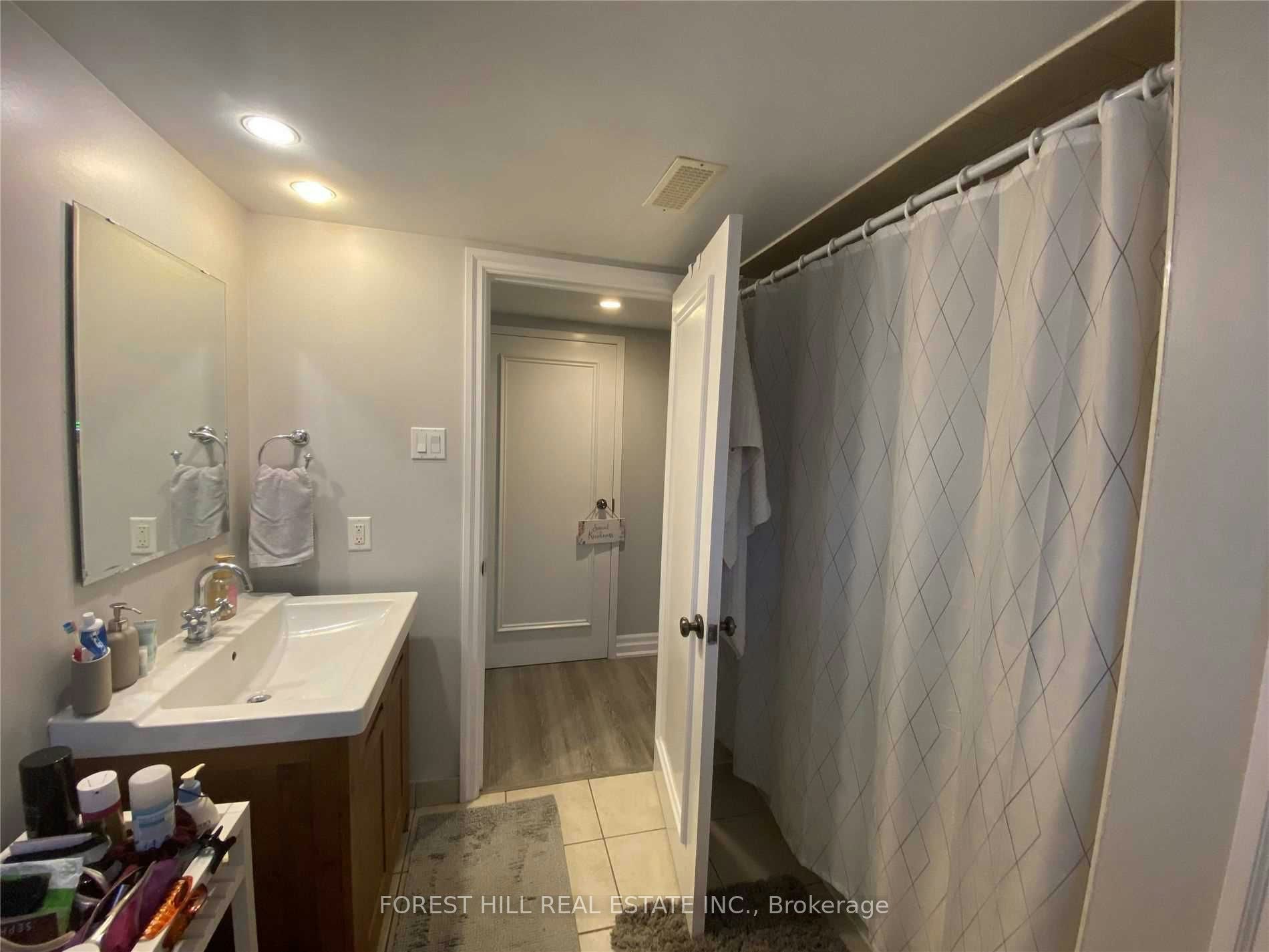 Lower-61 Roxborough Road, Newmarket, ON, L3Y 3K8 - 4