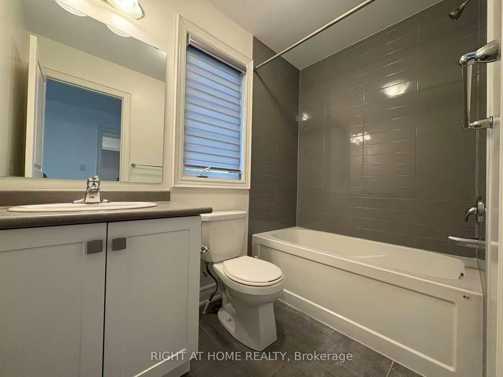 4 Empire Drive, Bradford West Gwillimbury, ON, L3Z 4J1 - 24