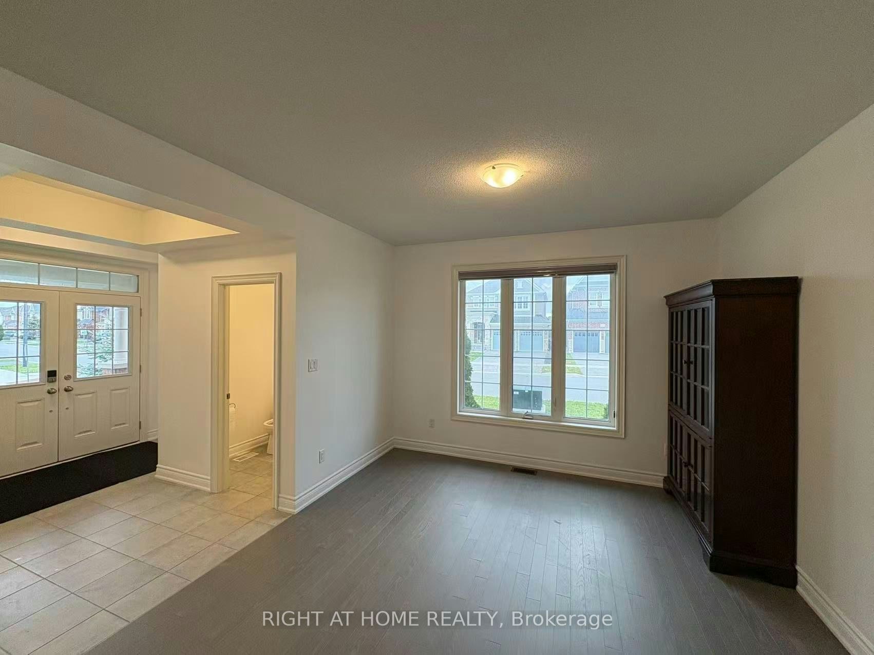 4 Empire Drive, Bradford West Gwillimbury, ON, L3Z 4J1 - 6