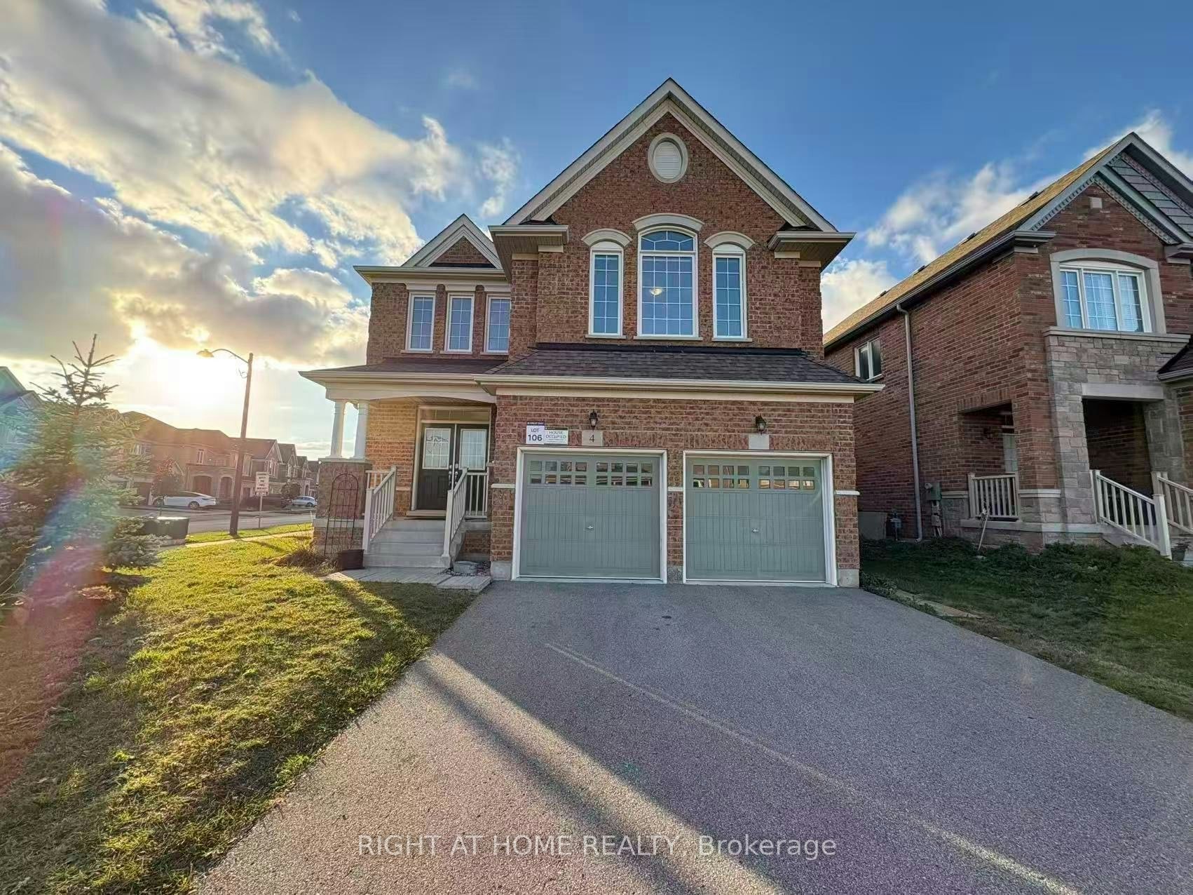 4 Empire Drive, Bradford West Gwillimbury, ON, L3Z 4J1