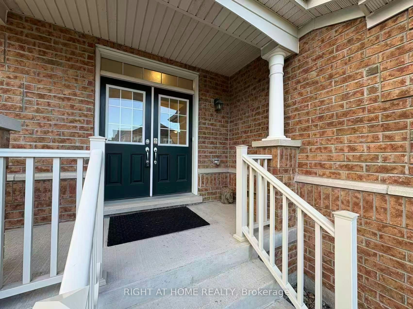 4 Empire Drive, Bradford West Gwillimbury, ON, L3Z 4J1 - 2