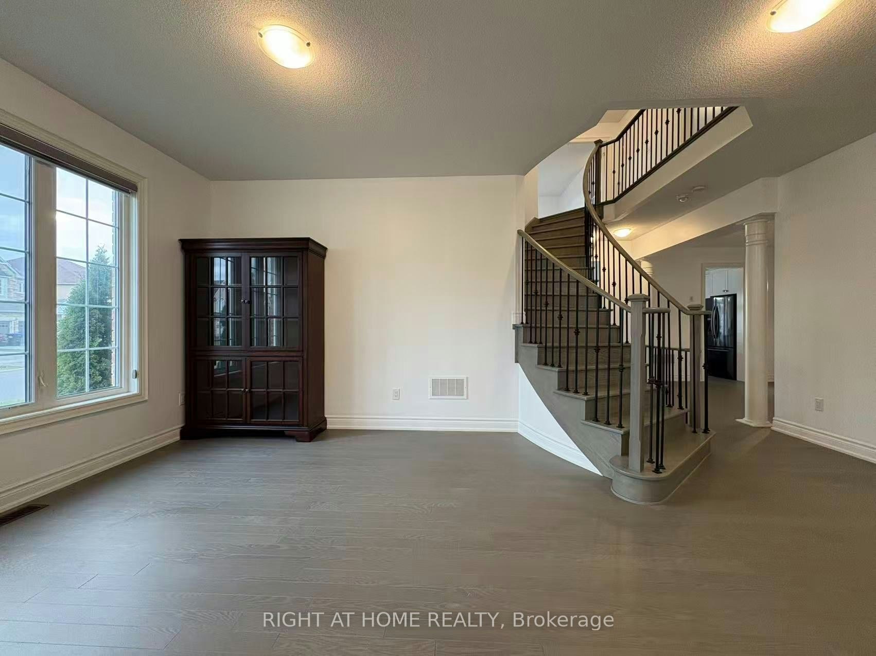 4 Empire Drive, Bradford West Gwillimbury, ON, L3Z 4J1 - 5