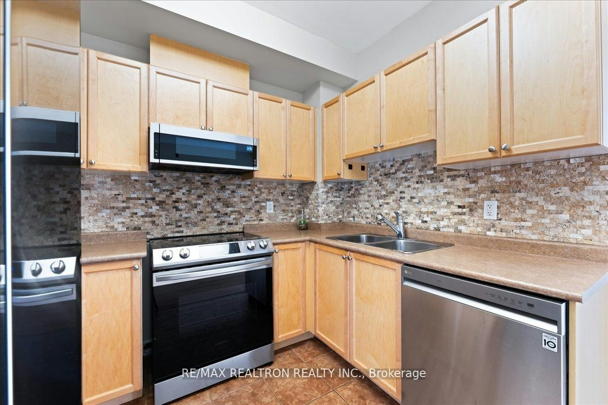 304-15450 Yonge Street, Aurora, ON, L4G 0K1 - 12