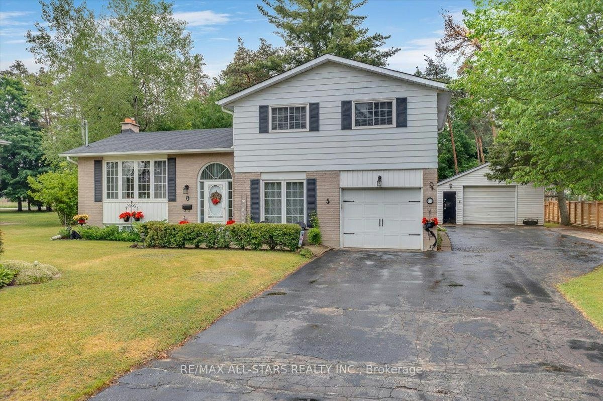 5 Sunrise Street, East Gwillimbury, ON, L9N 1H4