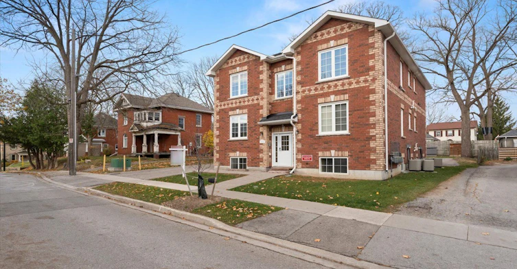 # 3-443 Timothy Street, Newmarket, ON, L3Y 1P7
