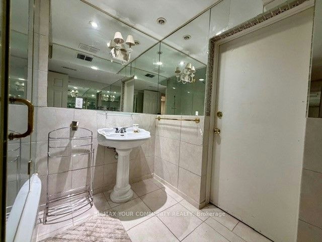 Lower Level-15500 Leslie Street, Aurora, ON, L4G 7C4 - 15