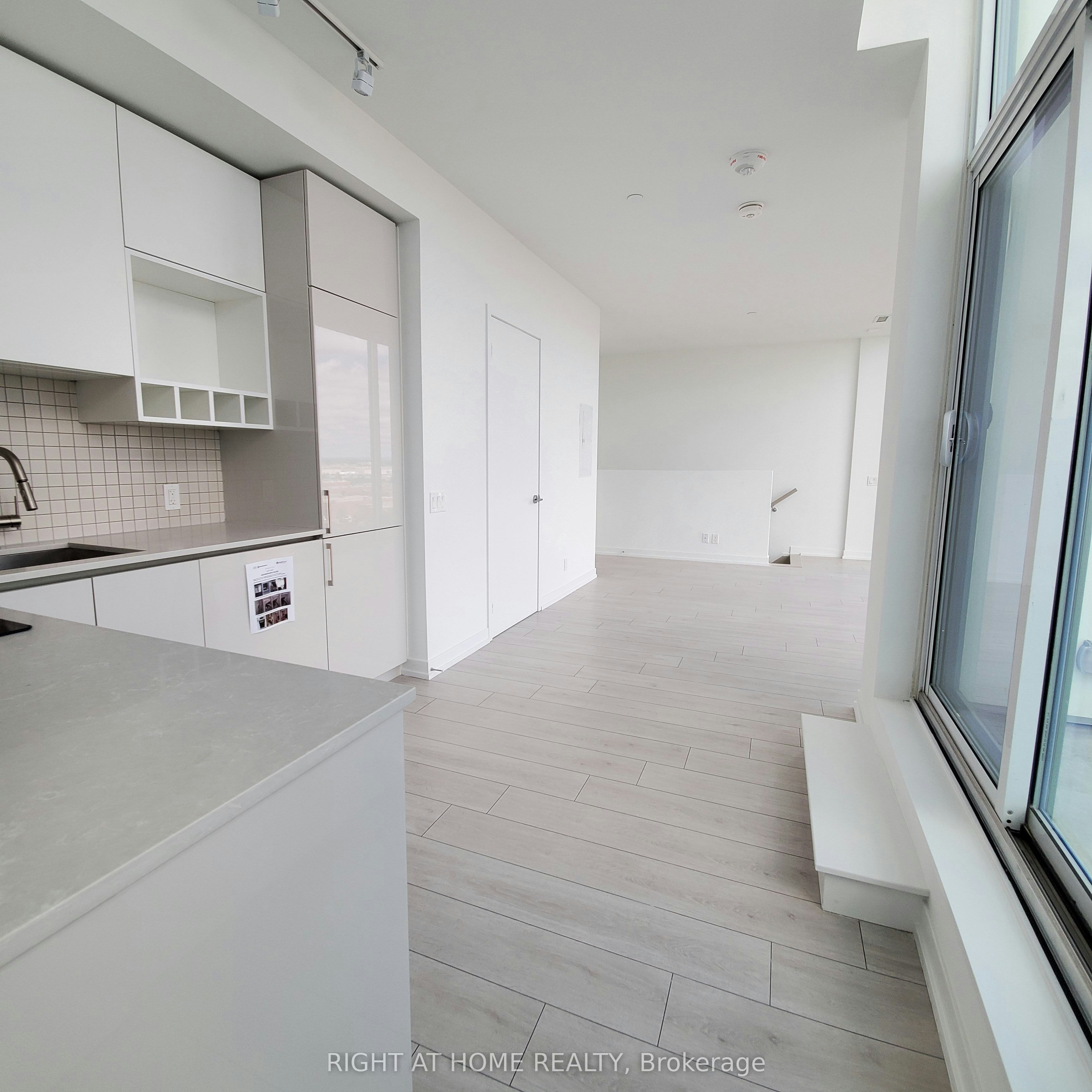 808-950 Portage Parkway, Vaughan, ON, L4K 0J7 - 4