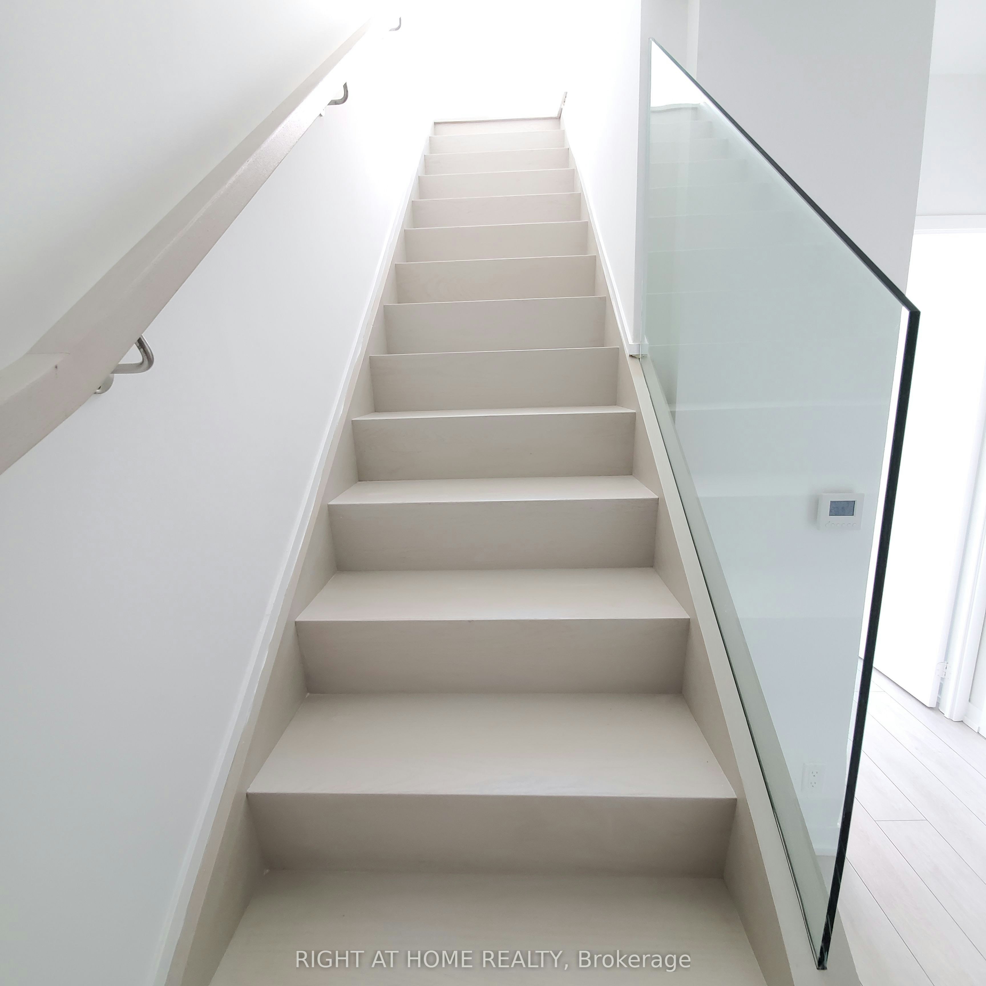 808-950 Portage Parkway, Vaughan, ON, L4K 0J7 - 9