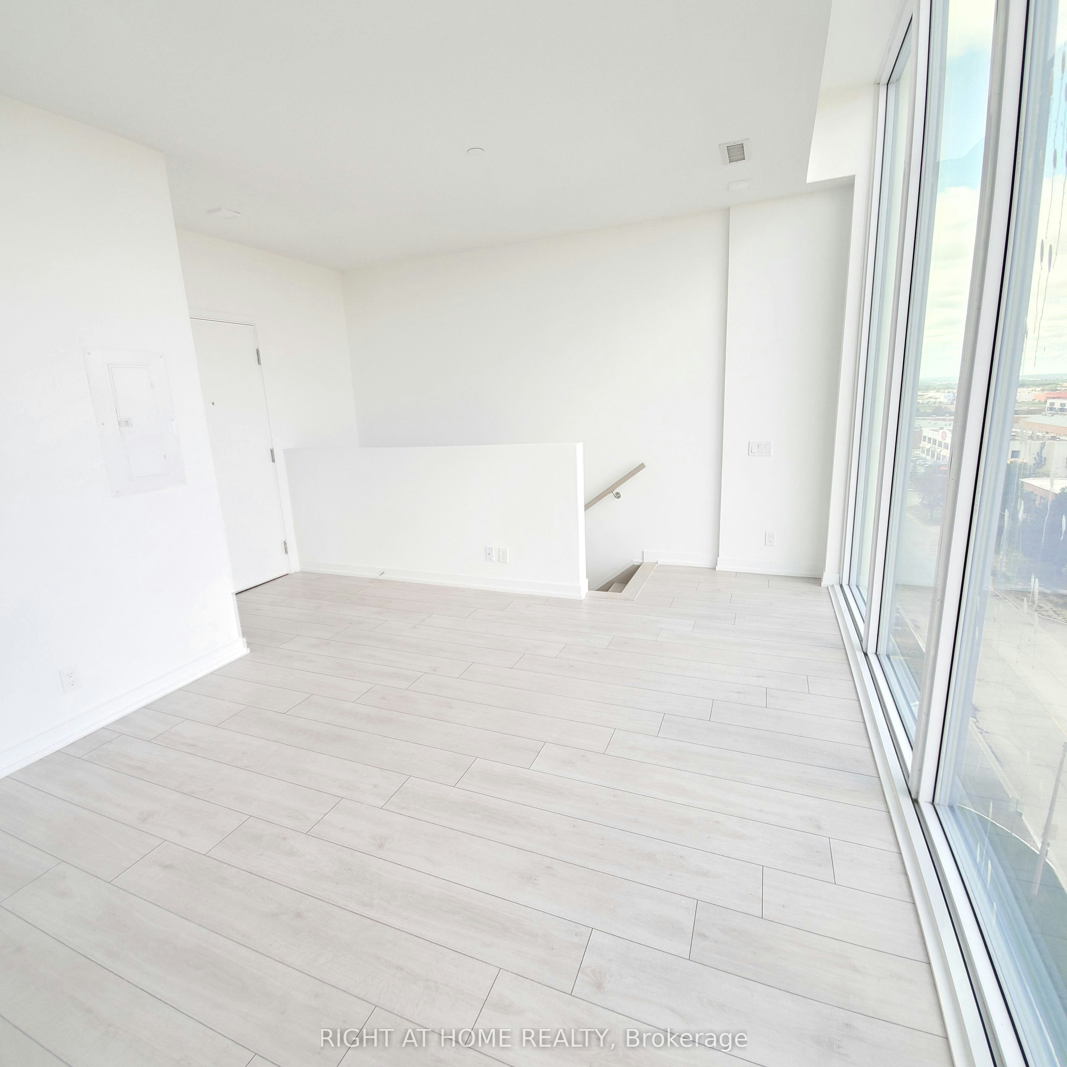 808-950 Portage Parkway, Vaughan, ON, L4K 0J7 - 3