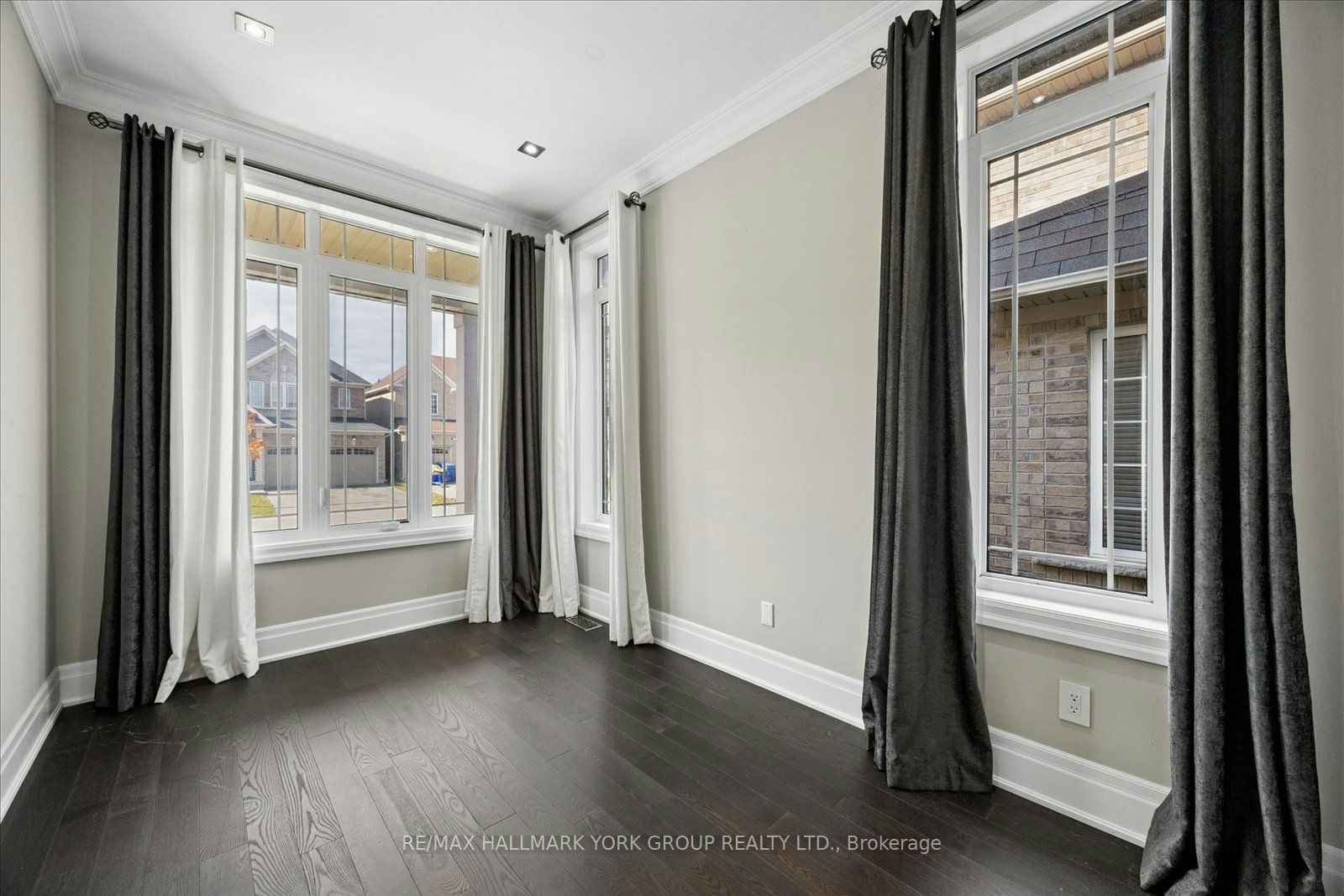 19 Lampkin Street, Georgina, ON, L0E 1R0 - 3