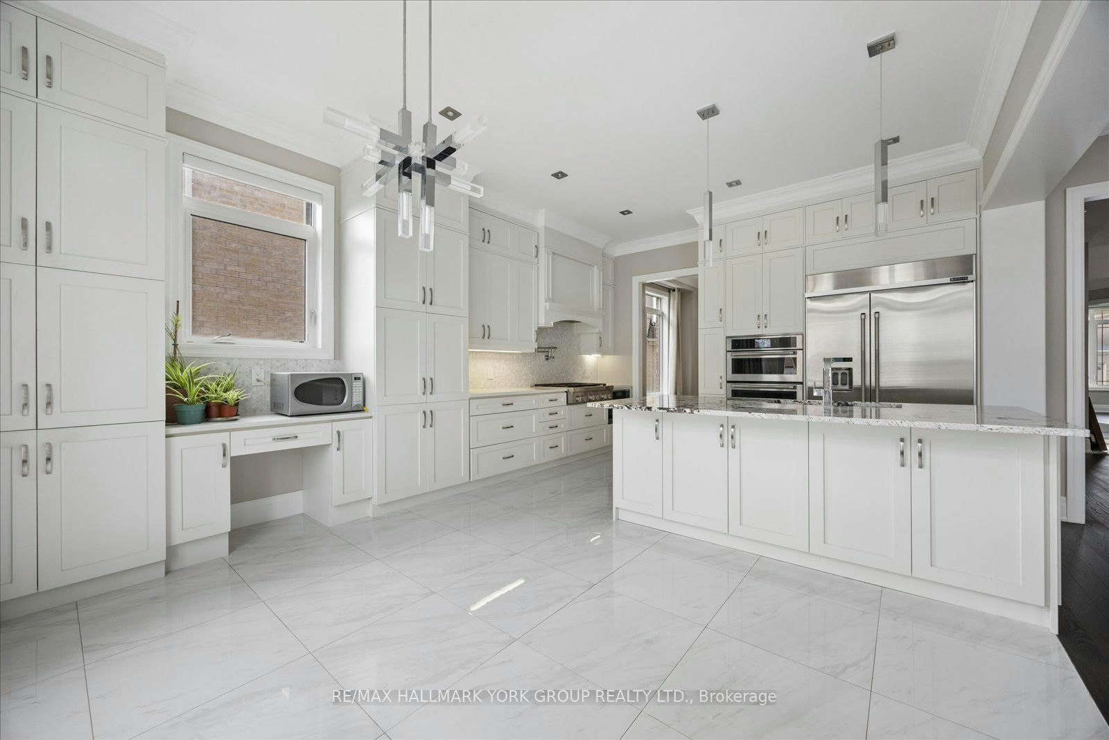 19 Lampkin Street, Georgina, ON, L0E 1R0 - 12