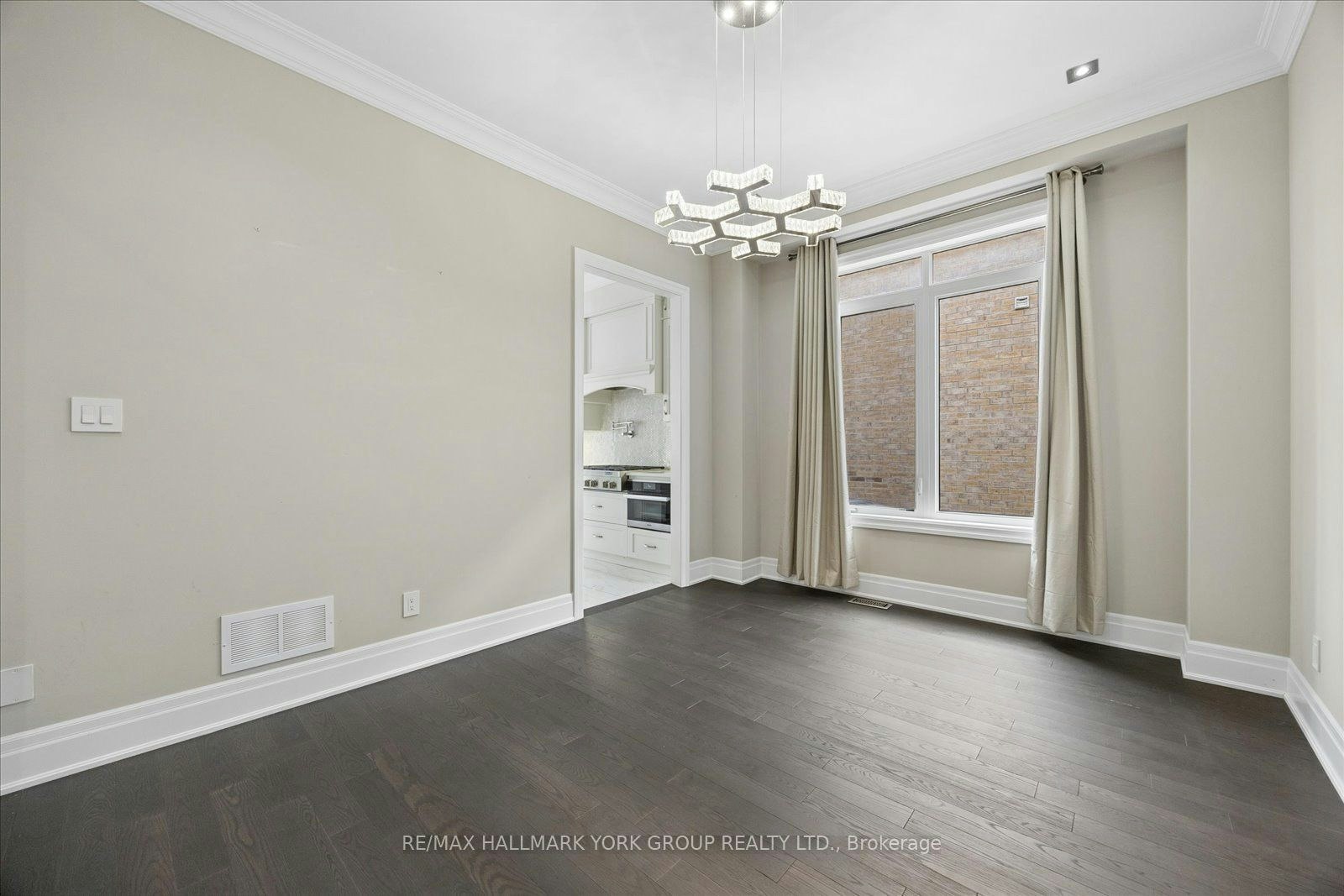 19 Lampkin Street, Georgina, ON, L0E 1R0 - 8