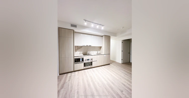 1112-8 Interchange Way, Vaughan, ON, L4K 5Z7 - 5