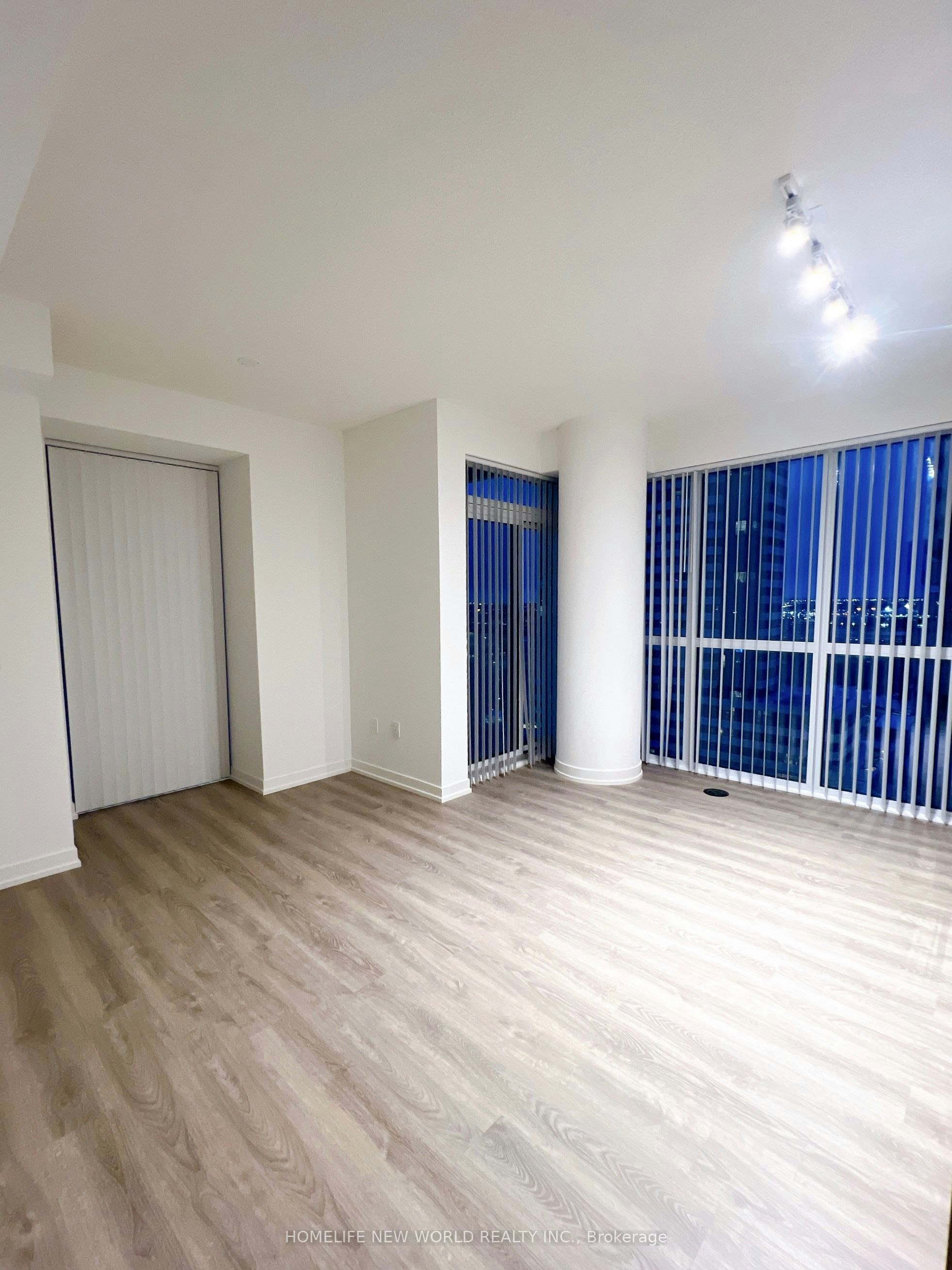 1112-8 Interchange Way, Vaughan, ON, L4K 5Z7 - 2