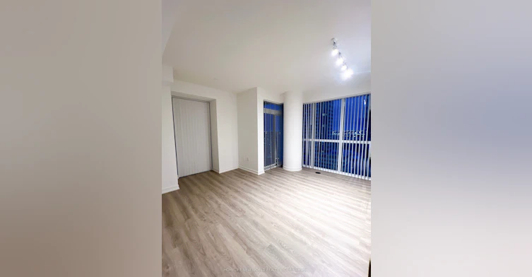1112-8 Interchange Way, Vaughan, ON, L4K 5Z7 - 2
