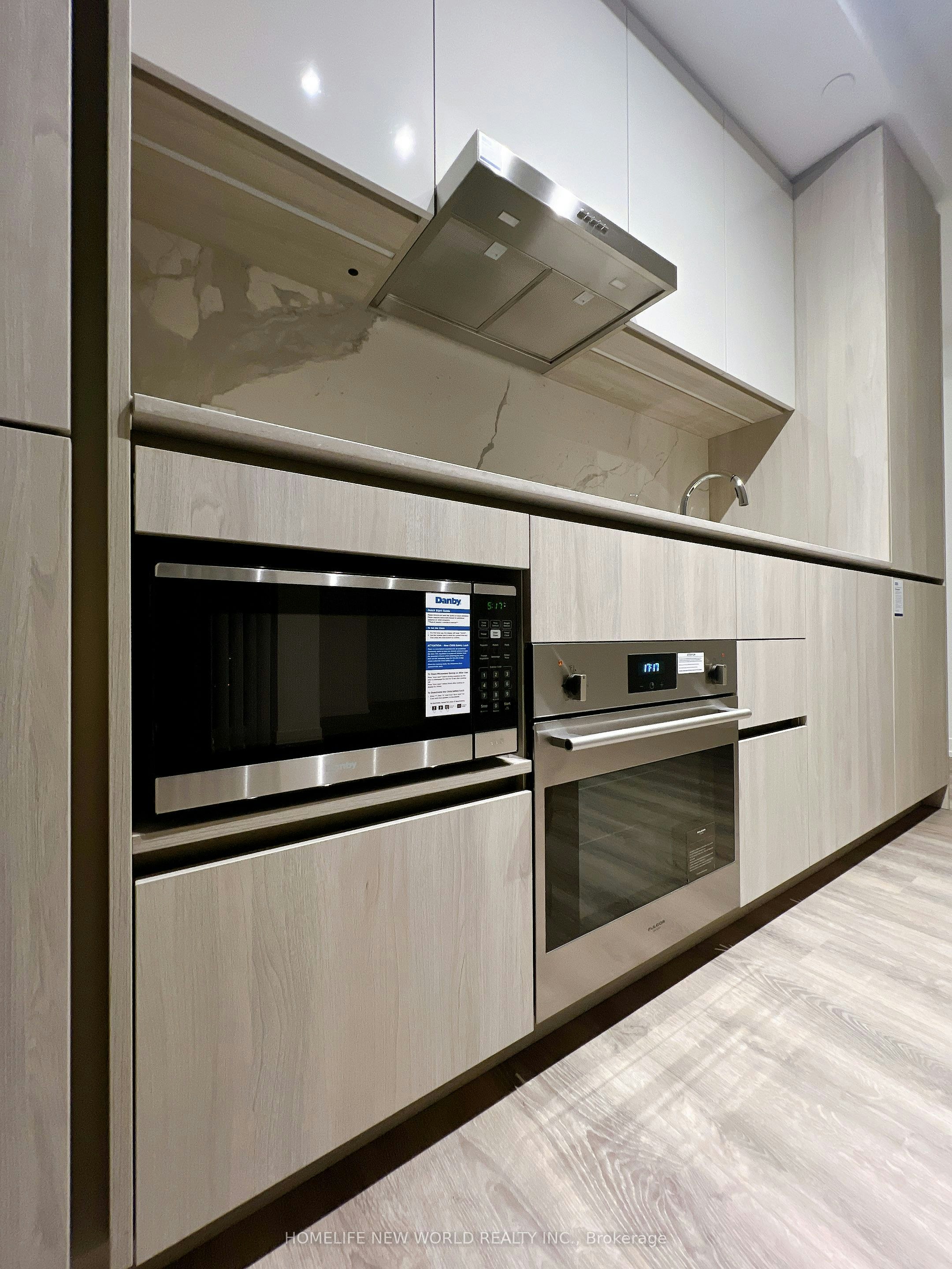 1112-8 Interchange Way, Vaughan, ON, L4K 5Z7 - 3