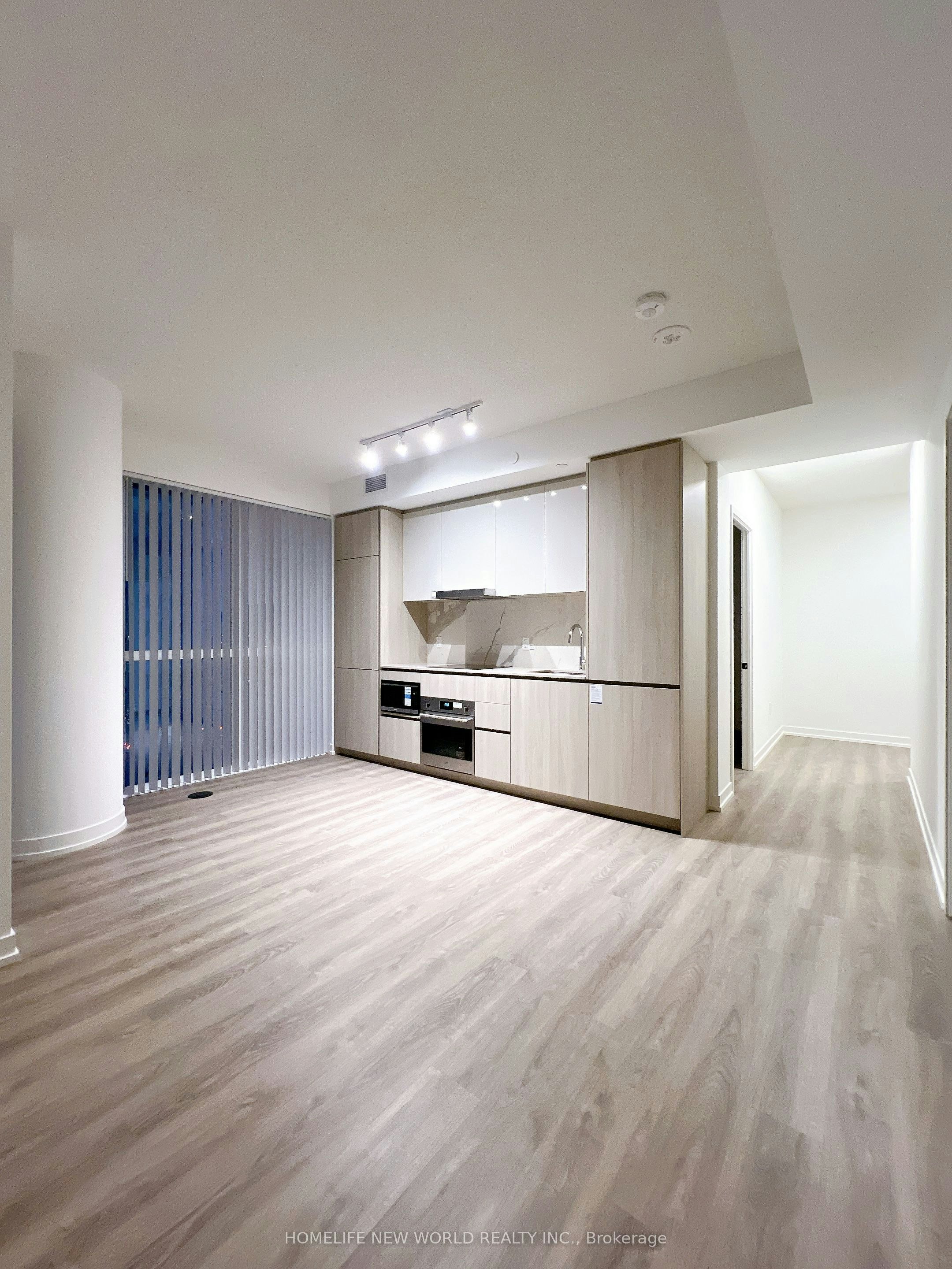 1112-8 Interchange Way, Vaughan, ON, L4K 5Z7 - 4