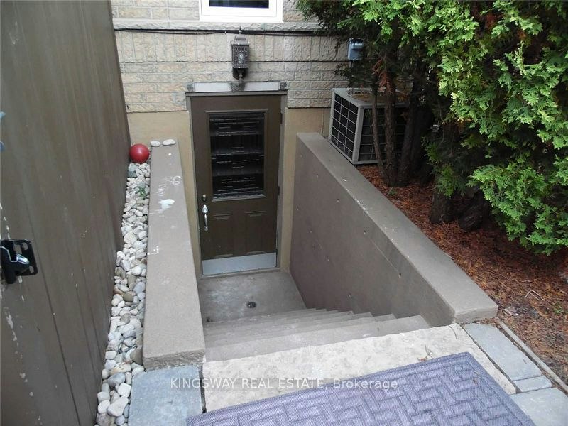 9 Kinney Gate, Vaughan, ON, L6A 2S3 - 6