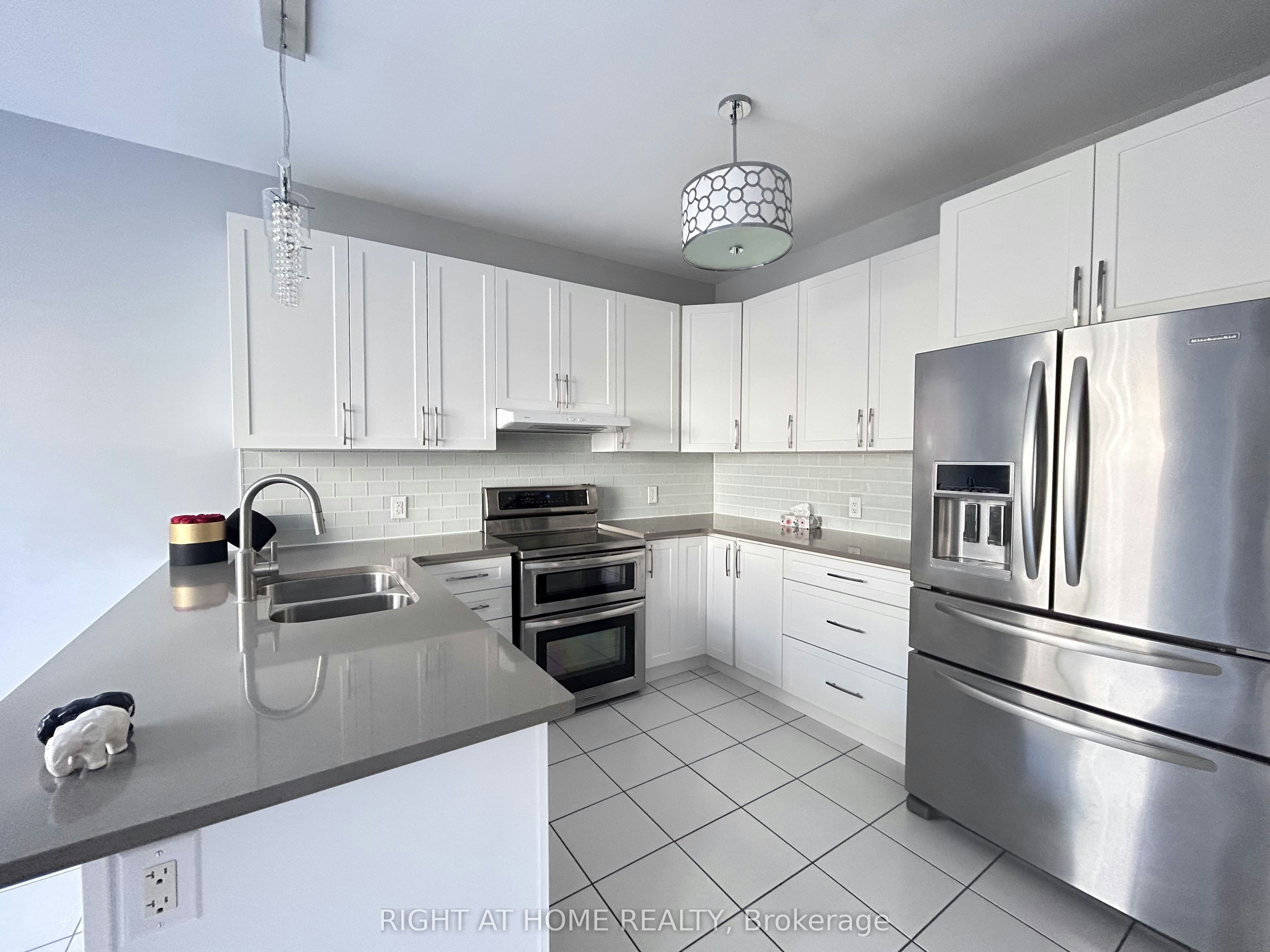 438 Kwapis Boulevard, Newmarket, ON, L3X 3K4 - 8