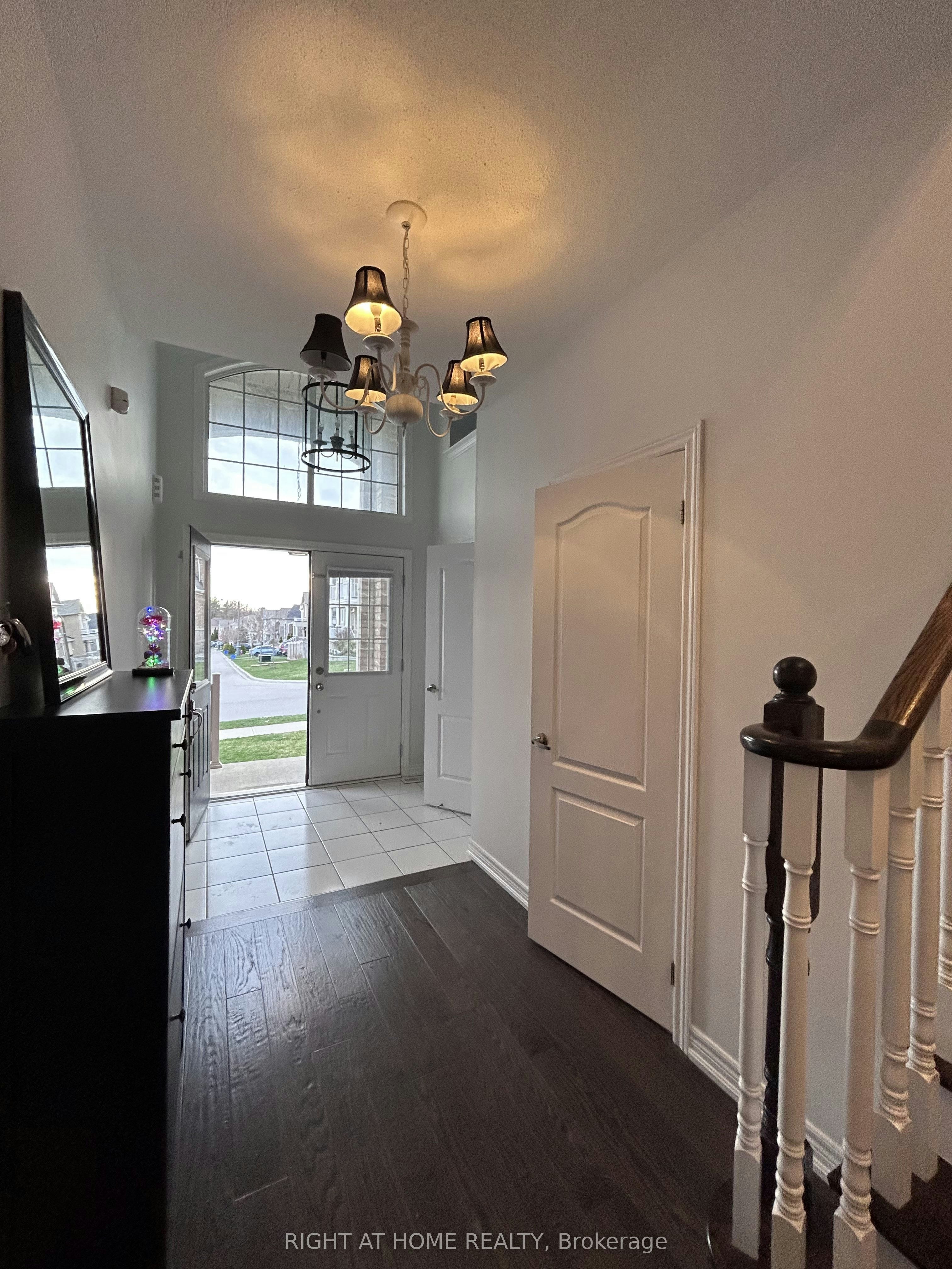 438 Kwapis Boulevard, Newmarket, ON, L3X 3K4 - 2