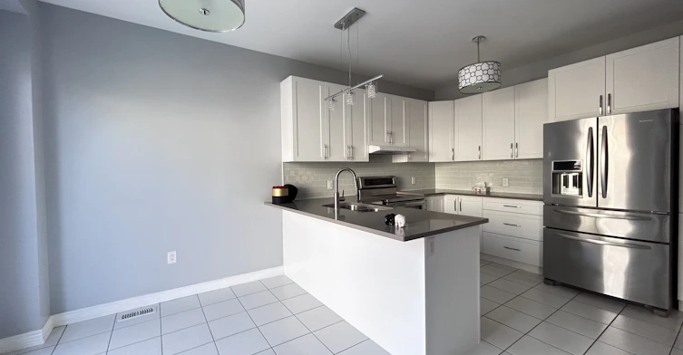 438 Kwapis Boulevard, Newmarket, ON, L3X 3K4 - 7