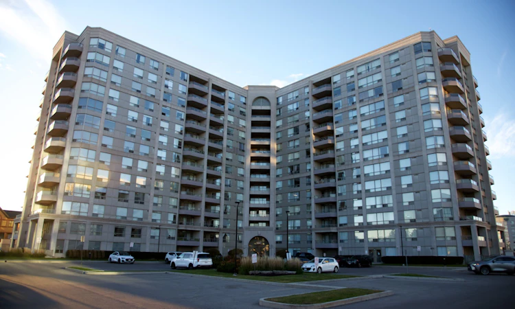 507-9015 Leslie Street
