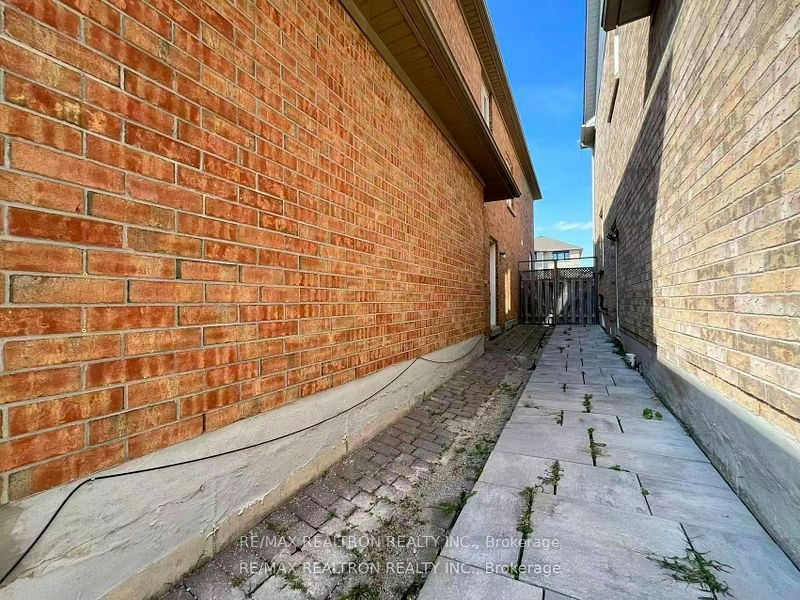Lower-8 Queen Isabella Crescent, Vaughan, ON, L6A 3J7 - 2